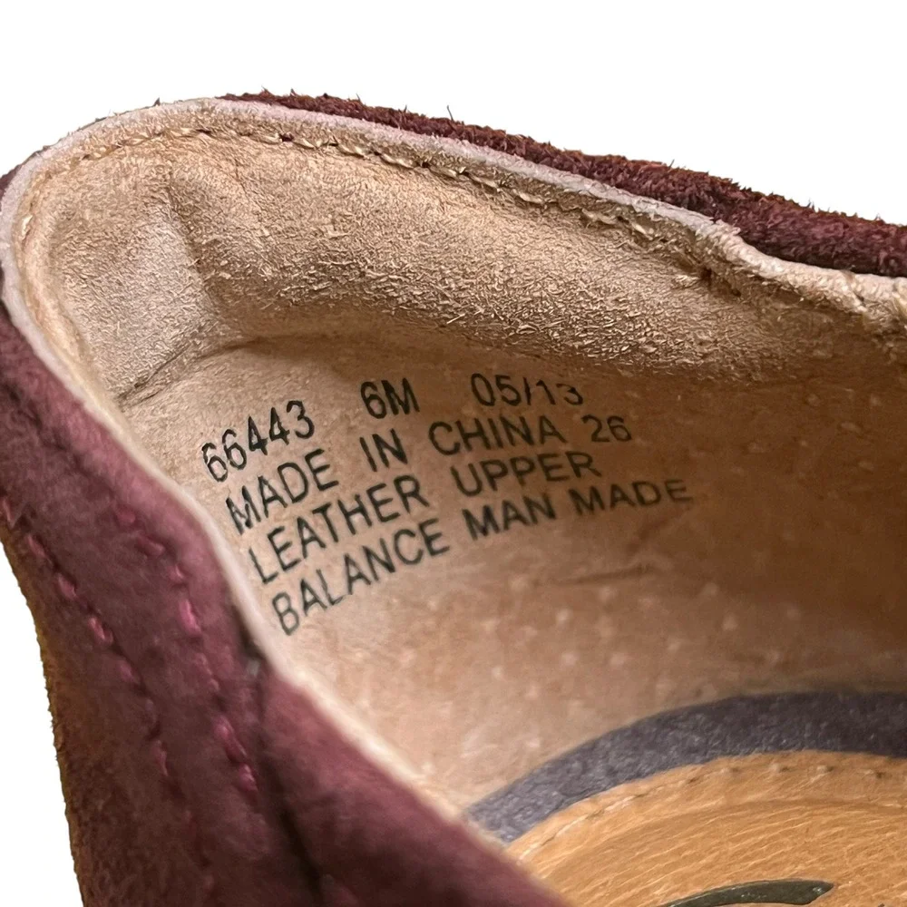 Clarks Artisan Burgundy Suede Pleated Ballet Flats Womens Size 6M Comfort Casual